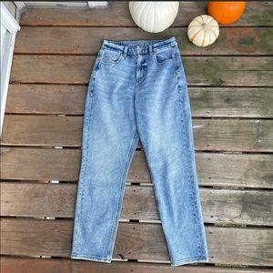 American Eagle Stretch Curvy Mom Jean